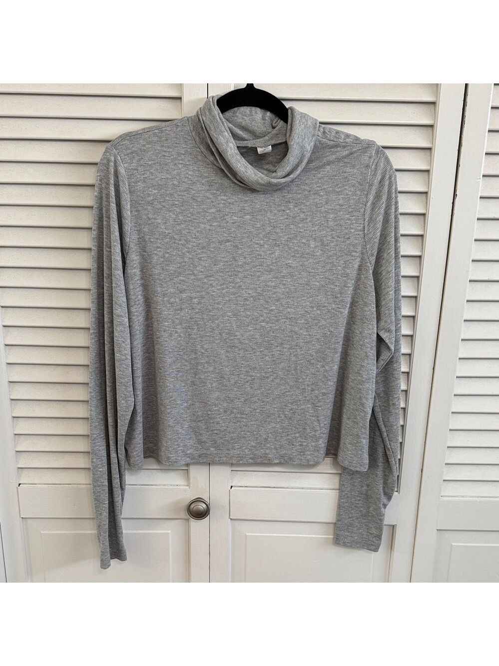 ULTRALITE Go-Dry Light Gray Knit Top - Size L - Picture 3 of 3